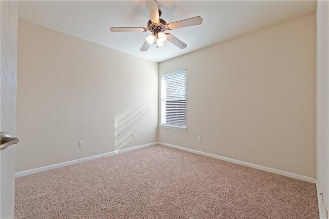 Building Photo - 4507 Western Lake Dr