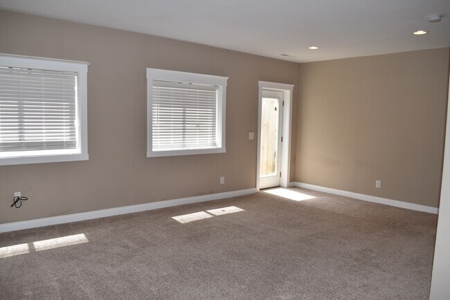 Building Photo - 2105 Herrick Ave