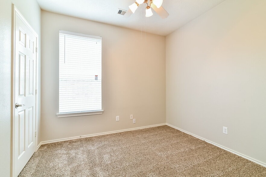 Building Photo - 8715 Elm Drake Ln