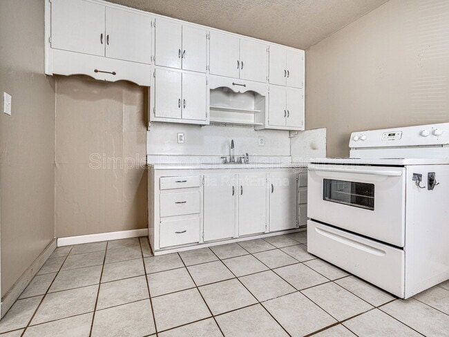 Building Photo - 4001 N Rockwell Ave