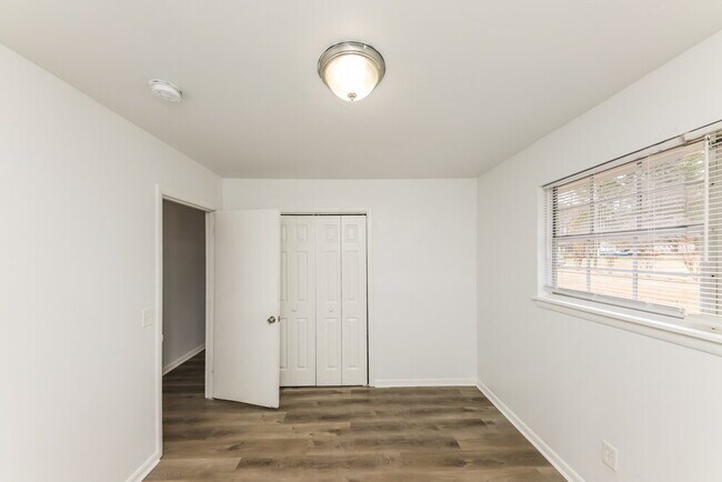 Building Photo - 4230 Senoa Dr