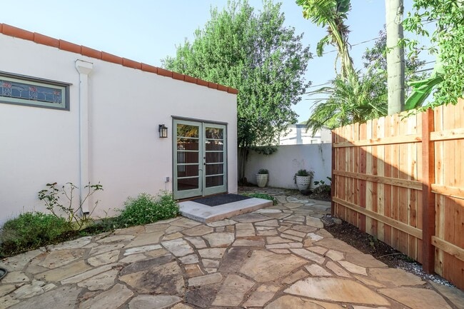 Building Photo - 3-Bed + 2-Bath Home | Midtown Ventura | Unfurnished