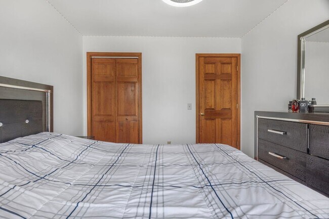 Building Photo - 5207 Sunmeadow Dr