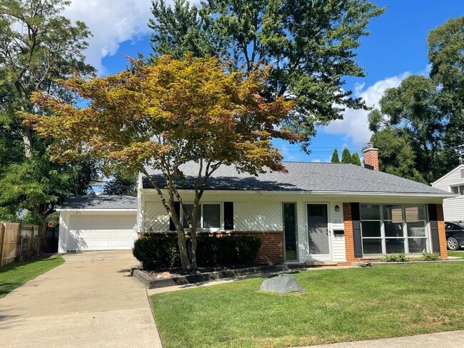 Building Photo - Rochester 3-Bedroom, 1.5 Baths, Entertainm...