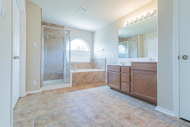 Building Photo - BEAUTIFUL 3 BD/2.5 BA IN SCHERTZ READY FOR...