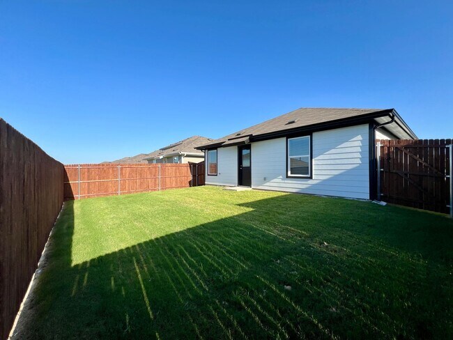 Building Photo - 5529 Rollins Dr