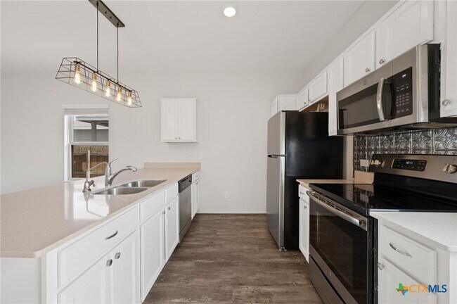 Building Photo - 817 Circle Wy