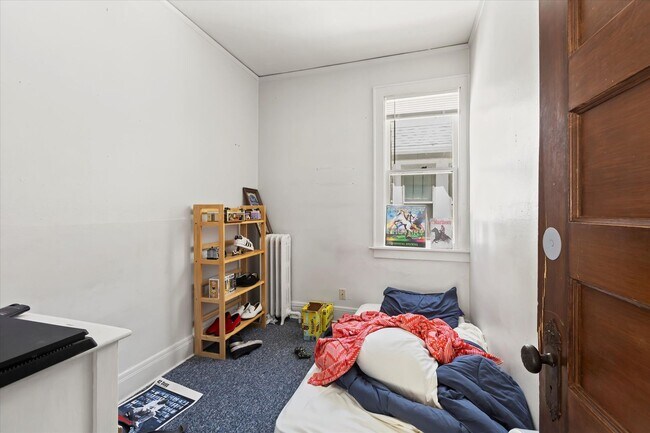 Building Photo - Frederick Upper Flat with 2 bathrooms!