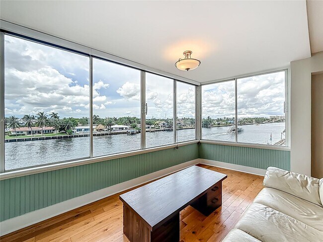 Building Photo - 401 N Riverside Dr