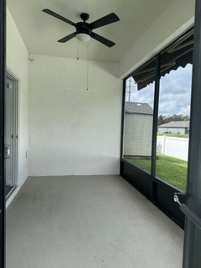 Building Photo - 16119 Florets Dr