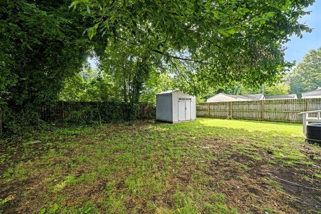 Building Photo - 1512 Rolfe Pl