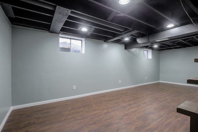 Building Photo - 514 NE Corder St
