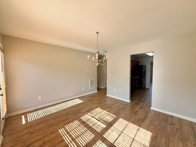 Building Photo - Charming 3BD, 3.5BA Raleigh Home Situated ...