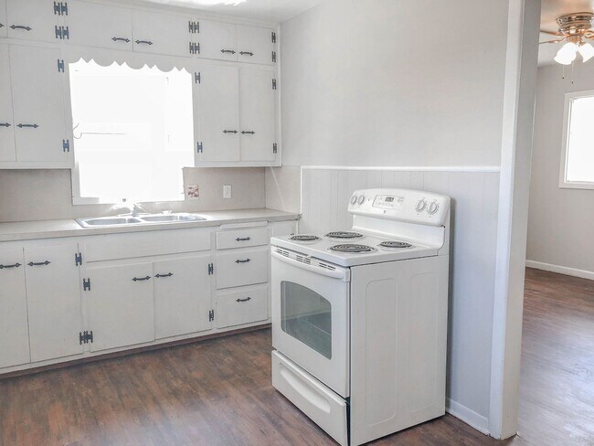 Building Photo - 1101 65th-RUBS -For Sale
