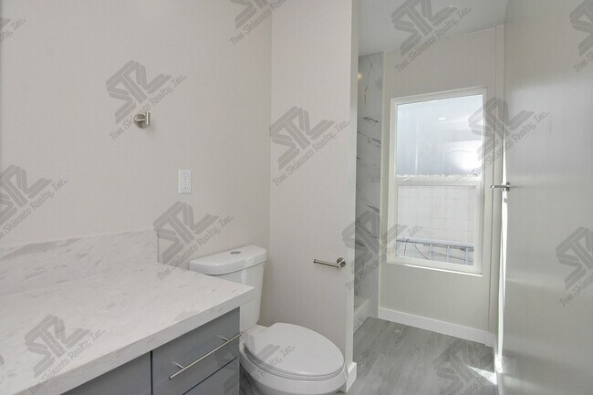 Building Photo - 1236