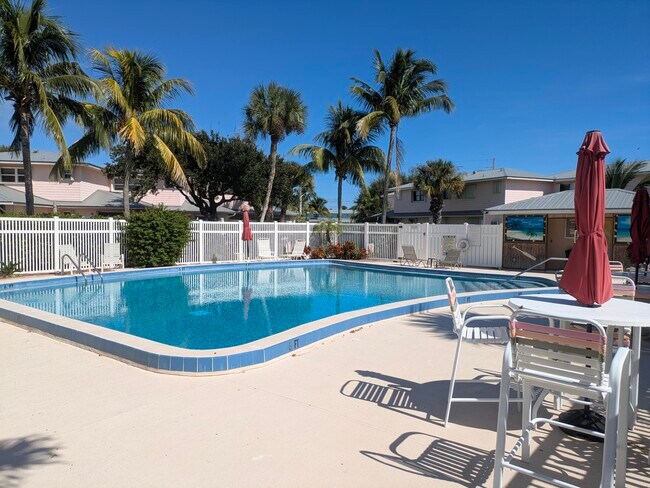 Building Photo - 1772 Gulfstream Ave