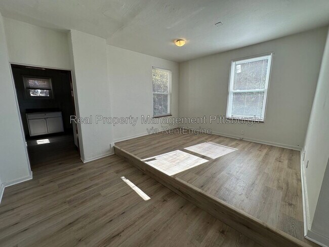 Building Photo - 208 Rolfe St