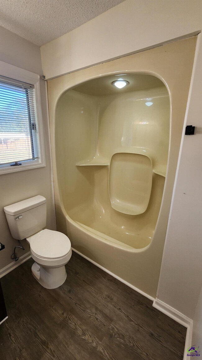 Building Photo - 114 Van Dr