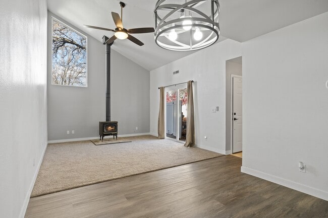 Building Photo - 60 Millpond Dr