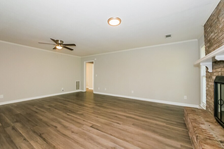 Building Photo - 4302 Castlewood Pkwy