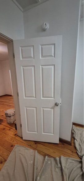 Building Photo - 320 W College St