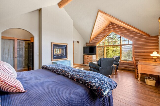 Building Photo - New to the market!  Log home in Frisco!  L...