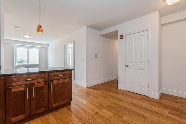 Building Photo - 125 43rd St