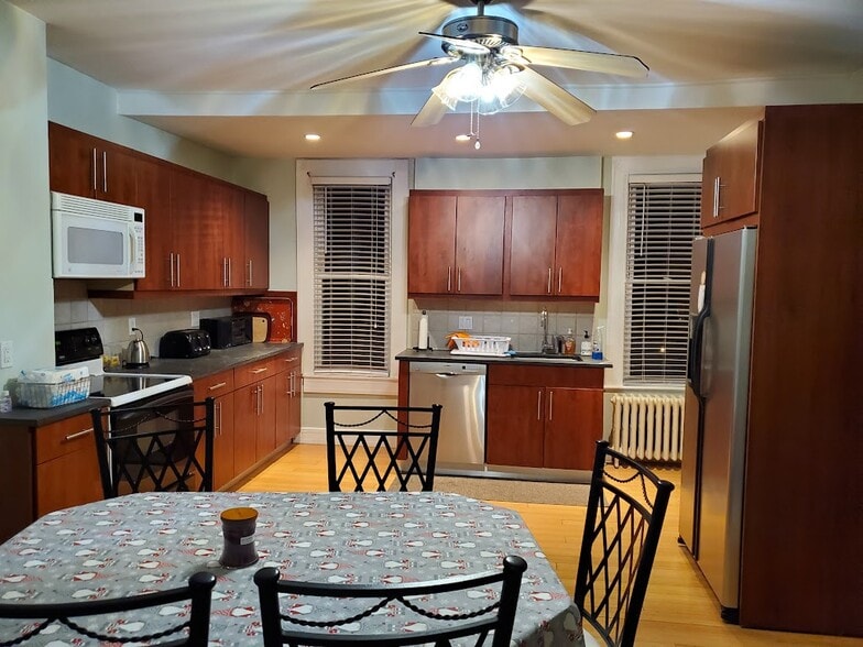 kitchen - 1724 Monsey Ave