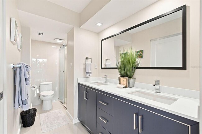 Building Photo - 707 S Gulfstream Ave