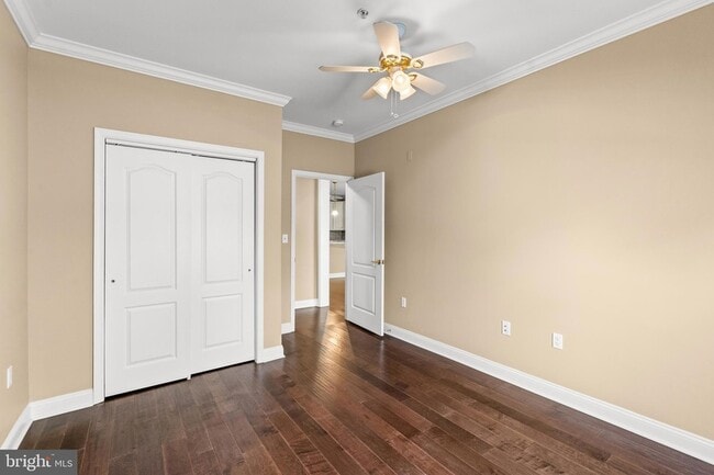 Building Photo - 2022 Crescent Wy