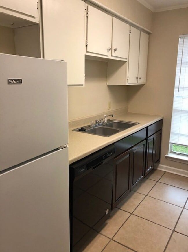 Building Photo - 14911 Central Woods