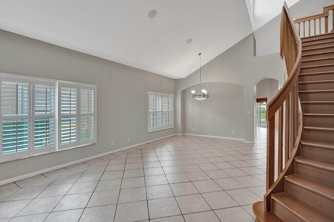 Building Photo - Amazing 4 Bedroom, 3 Bath home plus large 21'x11' loft located in Parkland Isles!