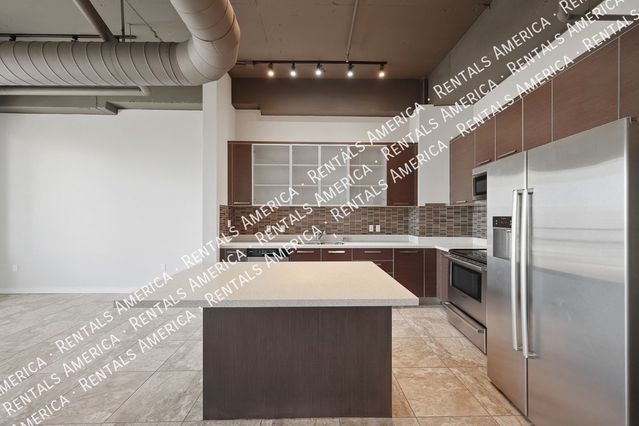 Building Photo - 1 E Lexington Ave