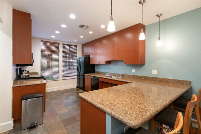 Building Photo - 488 E Ocean Blvd