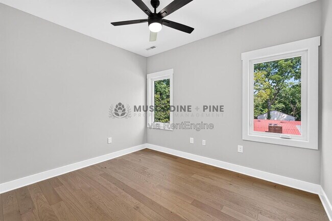 Building Photo - 541 Bragg St
