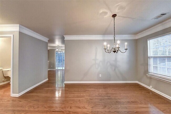 Building Photo - 3070 Centerglen Ln