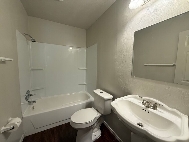 Building Photo - 3 Bd 1.5 Ba beautiful trees great backyard!!!