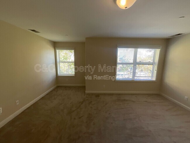 Building Photo - 1421 N First St