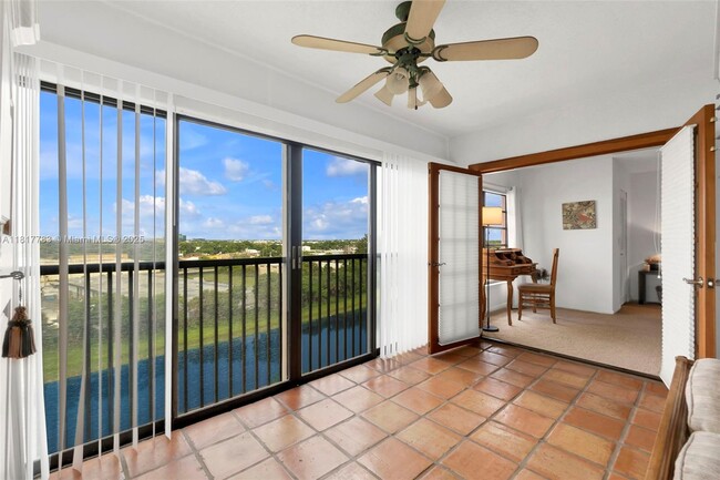 Building Photo - 2206 S Cypress Bend Dr