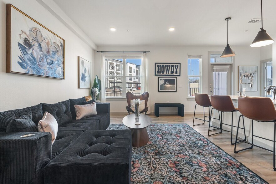 Building Photo - 1301 Leah Ave