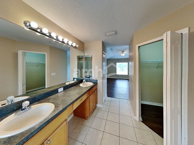 Building Photo - 12812 Standbridge Dr