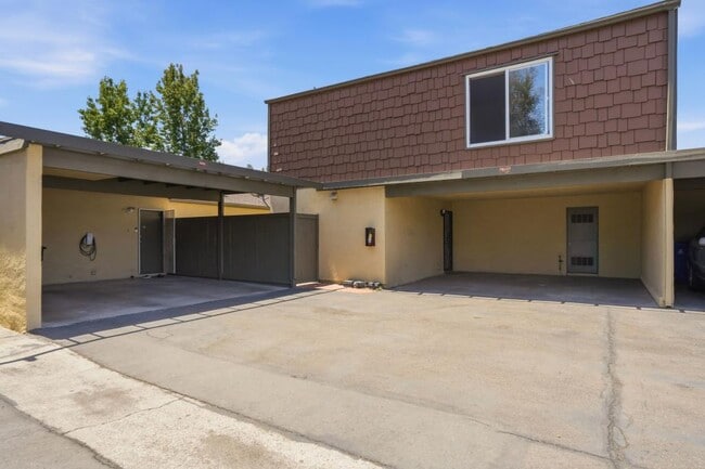 Building Photo - 8879 Hillery Dr