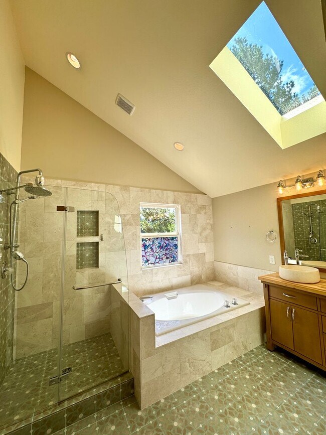 Building Photo - 12726 Plateau Cir NW