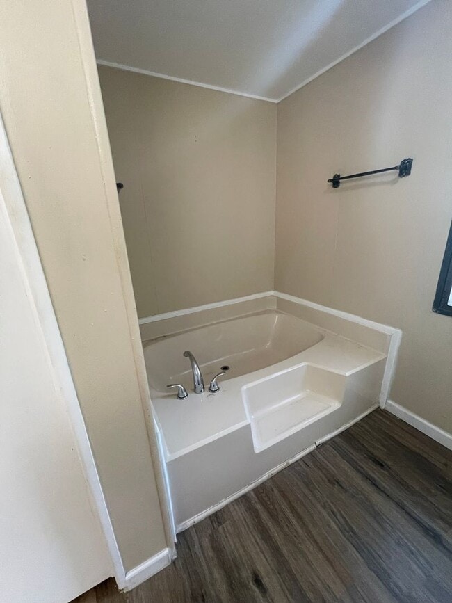 Building Photo - NEW ON MARKET /// RIVER FRONT CABIN AVAILABLE!!