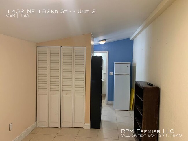 Building Photo - Efficiency in North Miami Beach