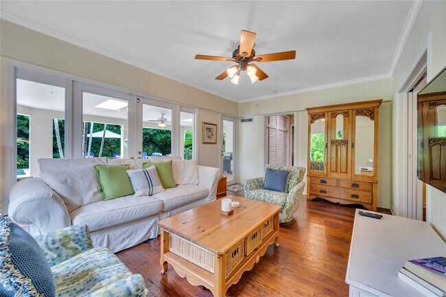 Building Photo - 1612 E Lake Dr