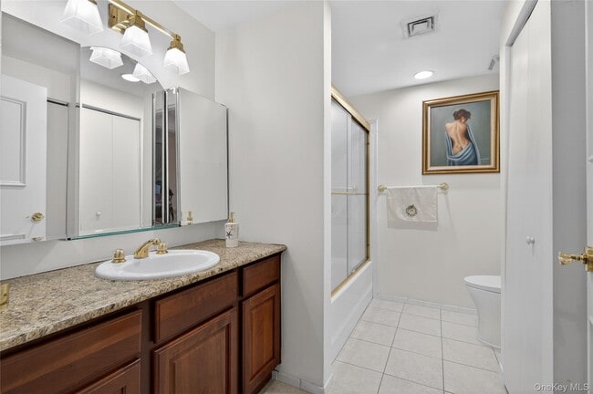 Building Photo - 242 Maple Ave