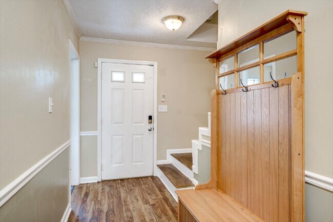 Building Photo - Fully Furnished Home