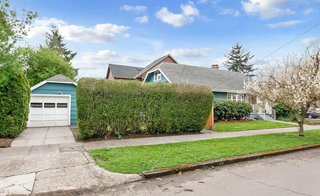 Building Photo - 3258 NE 78th Ave