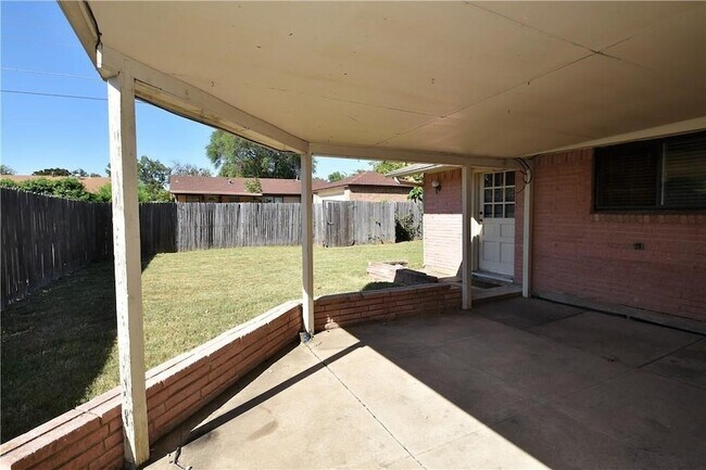 Building Photo - 508 Worcester Way